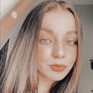 Meet your Posher, Ava